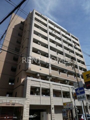 建物外観　鉄筋コンクリート造１０階建てマンションです