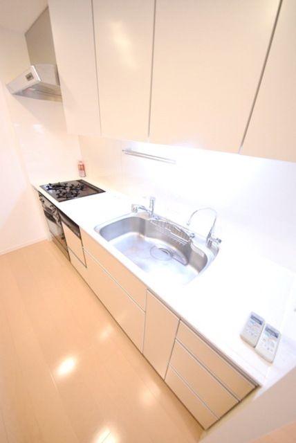 キッチン　★三口コンロのシステムキッチンです★