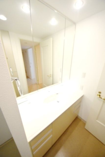 洗面設備　★広々とした洗面化粧台付きです★