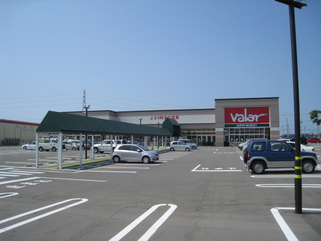 スーパー　バロー松任店（スーパー）まで807m