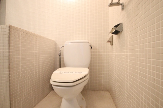 トイレ　※別室の参考写真の為、現況優先です。