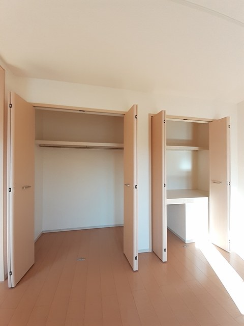 収納　収納たっぷり付いています♪