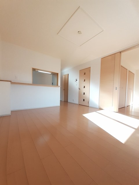 居室・リビング　広々１２．８帖のリビングです☆彡