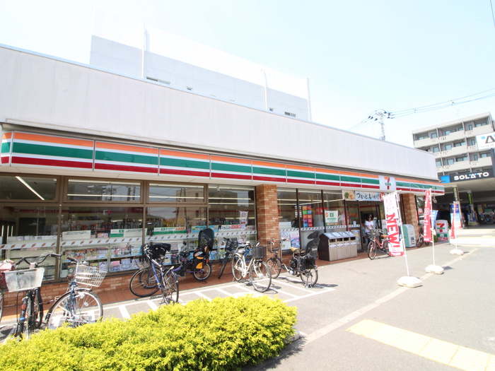 コンビニ　セブンイレブン（コンビニ）まで66m