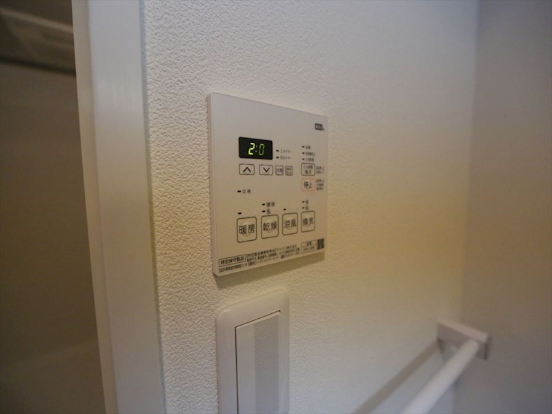 その他設備　浴室暖房乾燥機付き