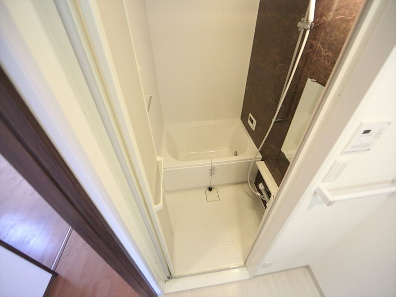 バス・シャワールーム　浴室暖房乾燥機付　追い焚き・オートバス機能付お風呂