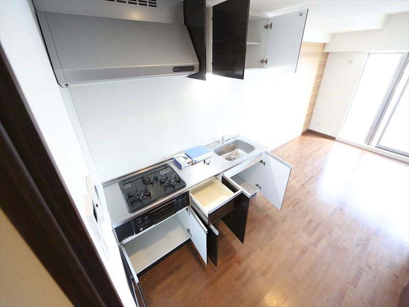 キッチン　システムキッチン（ガス3口コンログリル付）