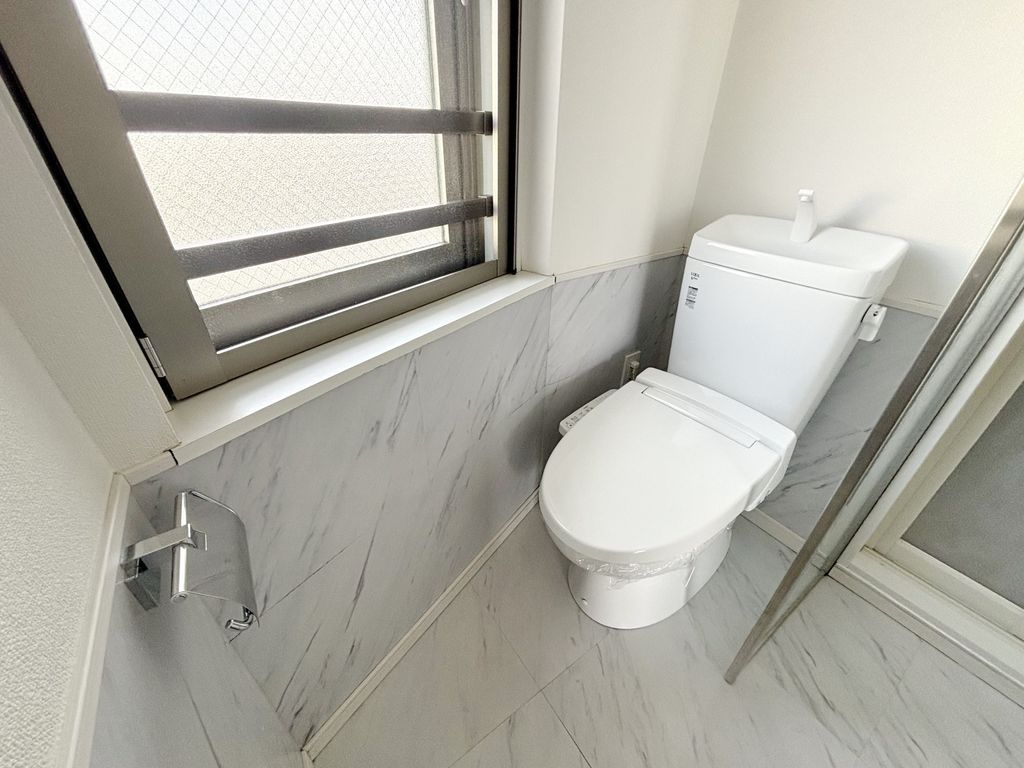 トイレ　※別部屋参考写真です