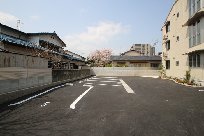 駐車場　車をお持ちの方に嬉しい駐車場付きの物件です