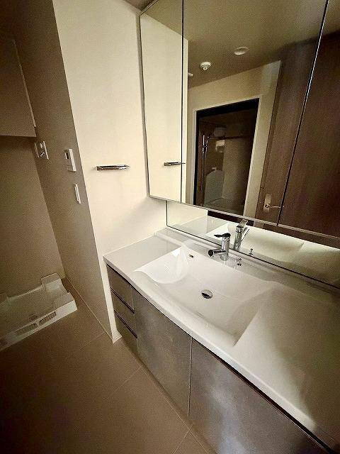 バルコニー　浴室乾燥機完備