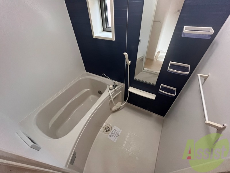 バス・シャワールーム　バスルームはこちらです。広々としてゆったり休めます。