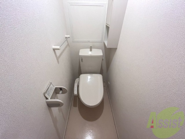 トイレ　ウォシュレット機能がついたトイレです。安心して使用できますね
