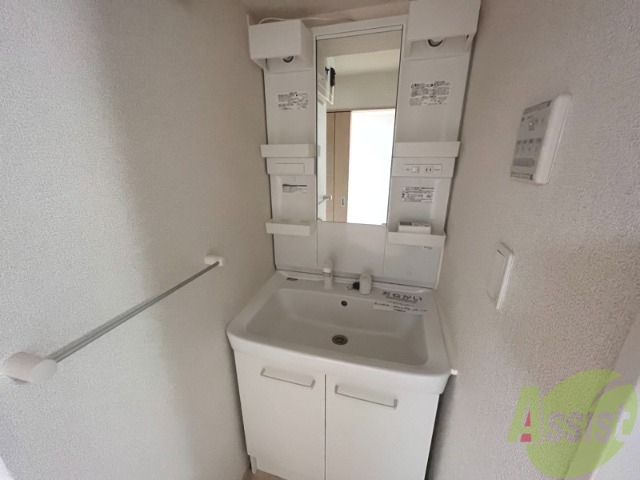 洗面設備　独立洗面台です。身支度はここでばっちりですね。