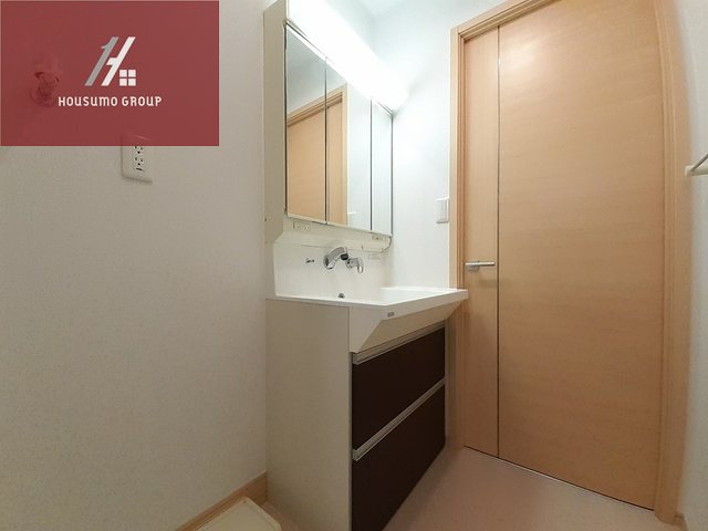 洗面設備　朝の支度にも助かる、独立の洗髪洗面化粧台