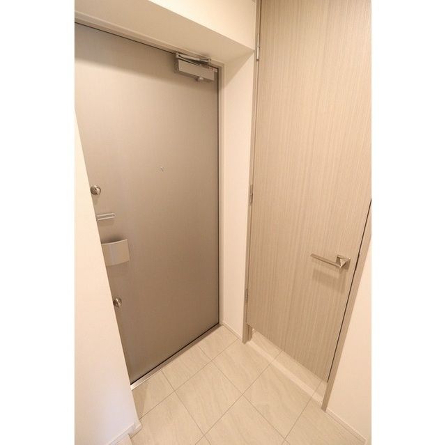 玄関　■モニタ付インターホン■ディンプルキー■2重鍵■ダウンライト