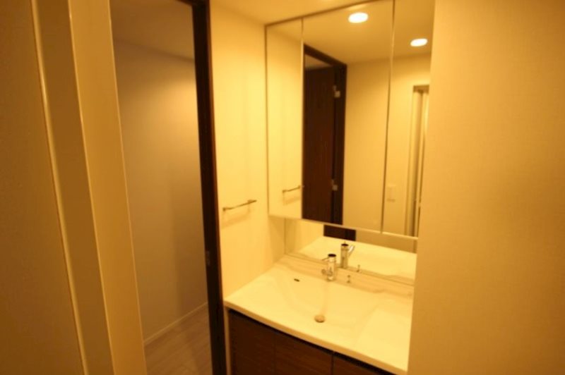 洗面設備　※同物件別号室参考写真