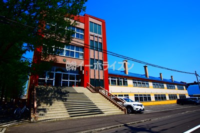 高校・高専　私立札幌山の手高校（高校・高専）まで707m