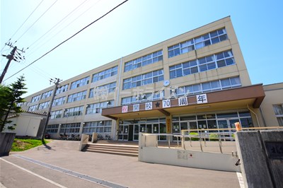 中学校　札幌市立琴似中学校（中学校）まで121m