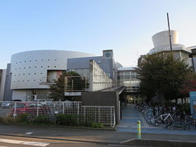 図書館　海老名市立有馬図書館（図書館）まで820m