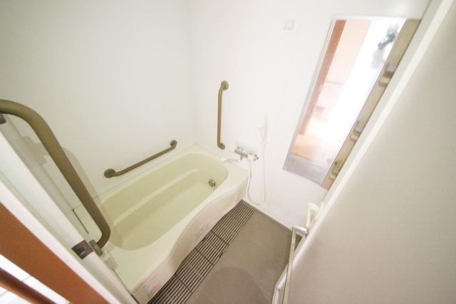 バス・シャワールーム　★鏡付きバスルーム★