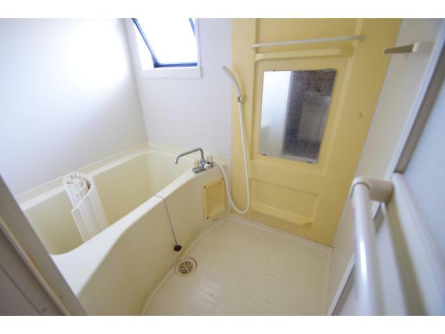 バス・シャワールーム　浴室に鏡があると便利ですね♪