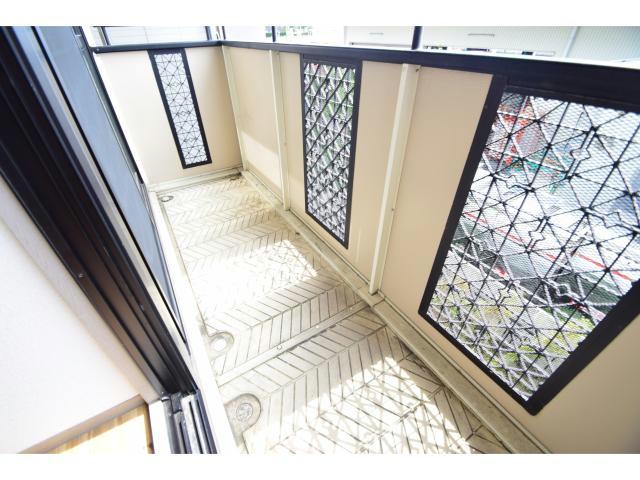 バルコニー　風通しもよさそうなベランダですね♪