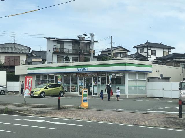 コンビニ　ファミリーマート（コンビニ）まで608m