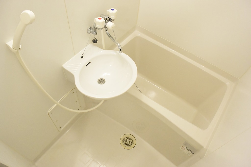 バス・シャワールーム　一日の疲れを癒せます