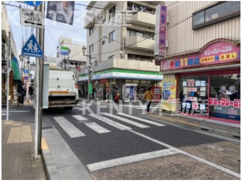 コンビニ　ファミリーマート タケウチ萩中店（コンビニ）まで33m