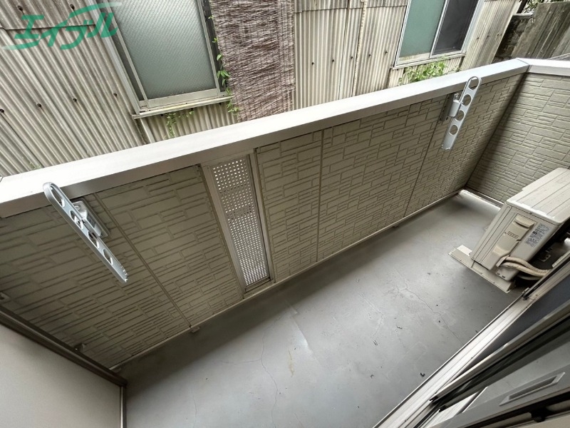 バルコニー　同物件別室反転タイプ