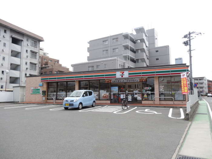 コンビニ　セブンイレブン博多三筑2丁目店（コンビニ）まで163m