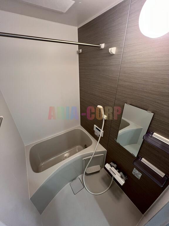 バス・シャワールーム　追焚き・浴室乾燥機つきのバスルーム♪