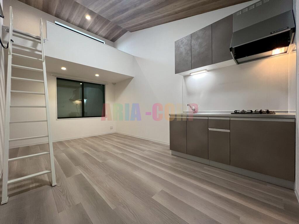 居室・リビング　白基調のお洒落な空間◎南向きで明るいお部屋です♪