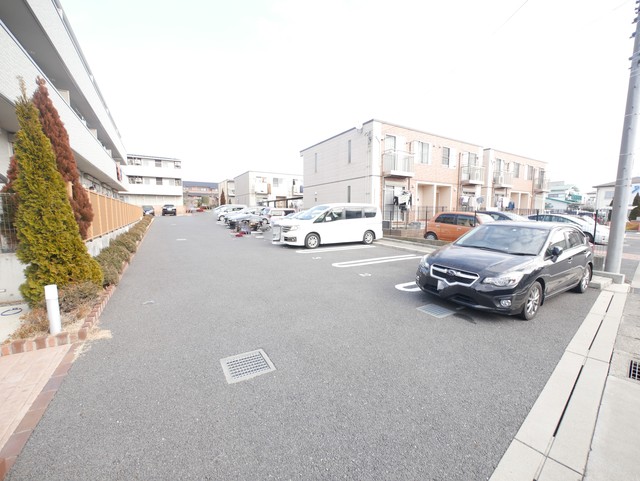 駐車場　★敷地内に駐車場がございます★
