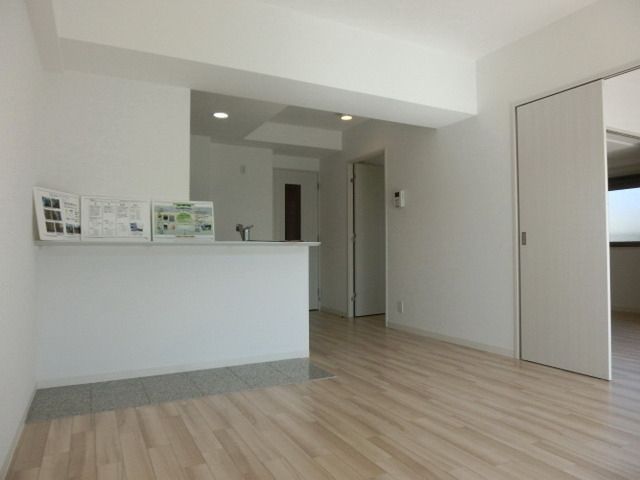 居室・リビング　12.4帖の開放感あるリビング