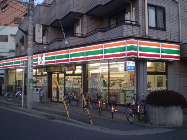 コンビニ　セブンイレブン（コンビニ）まで204m