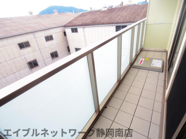 バルコニー　開放的で明るい空間を演出してくれるバルコニーです