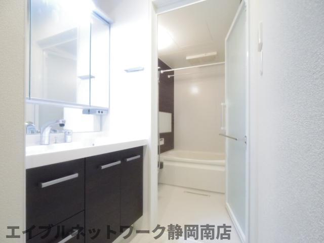 洗面設備　広い洗面スペース