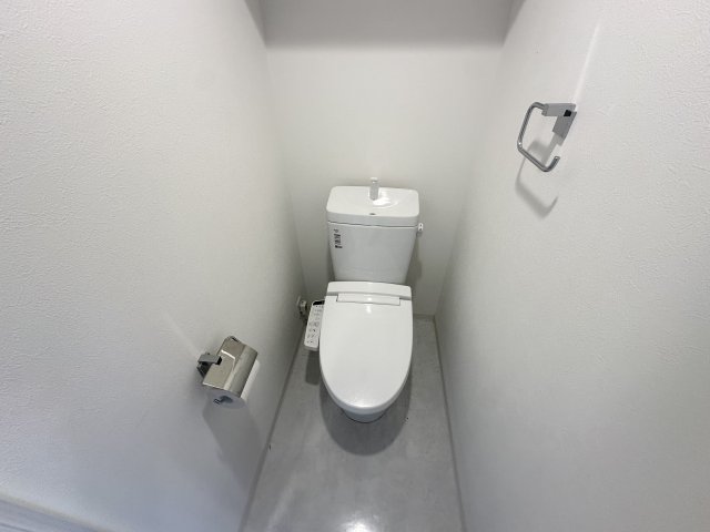 トイレ　温水洗浄便座付き♪