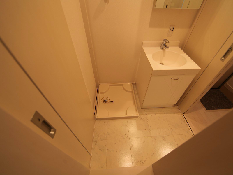 洗面設備　脱衣所　独立洗面台付　洗濯機ご用意できます