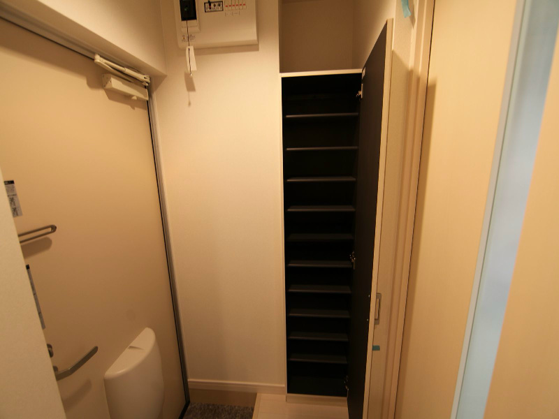 玄関　玄関　シューズボックス付（収納充実してます）