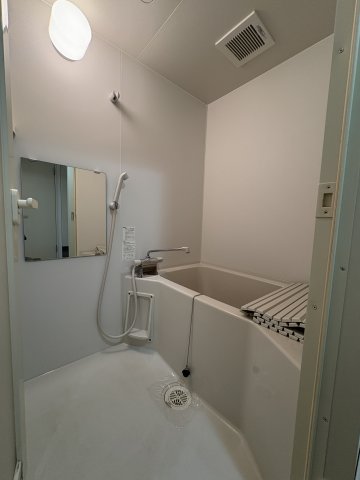 バス・シャワールーム　入居中につき、同タイプのお部屋の参考写真となります