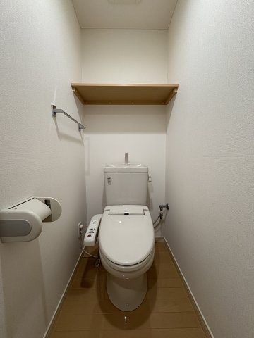 トイレ　入居中につき、同タイプのお部屋の参考写真となります