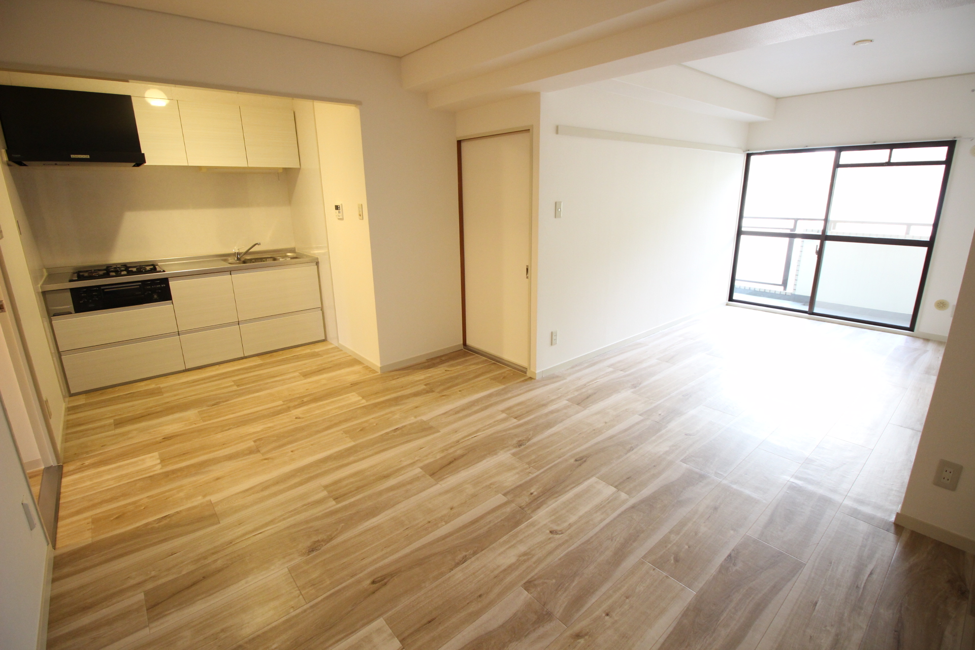 居室・リビング　南向きの明るいリビング