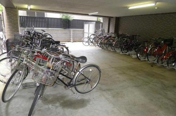 その他共有部分　駐輪場完備。