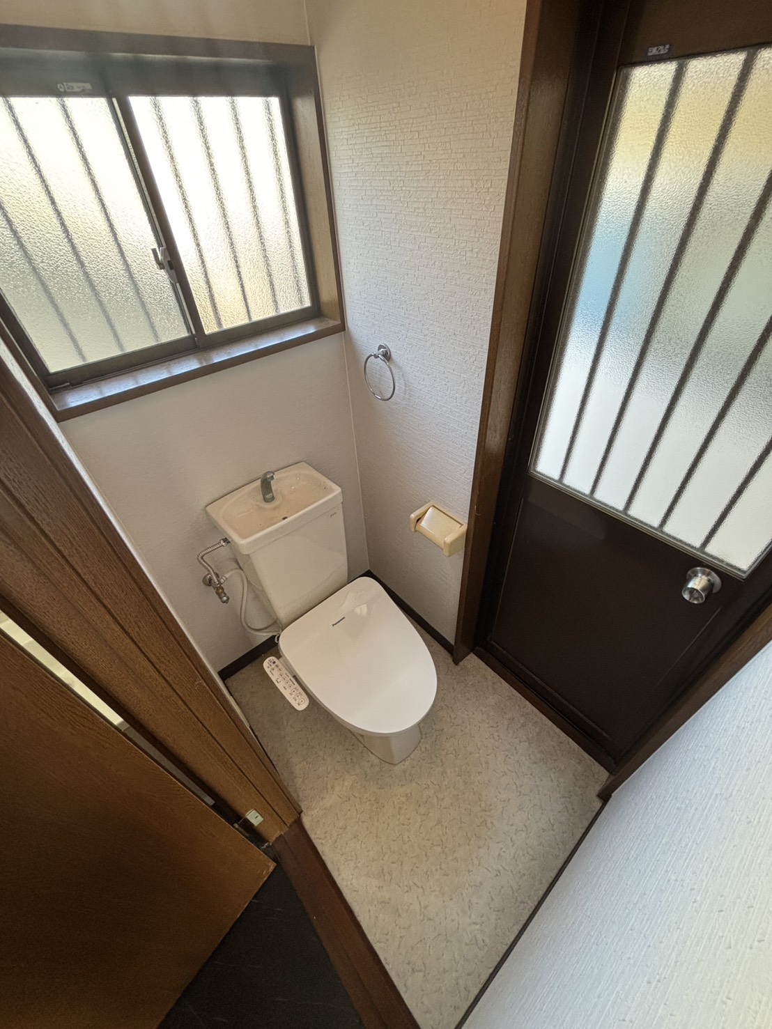 塩屋町6丁目戸建のトイレ写真
