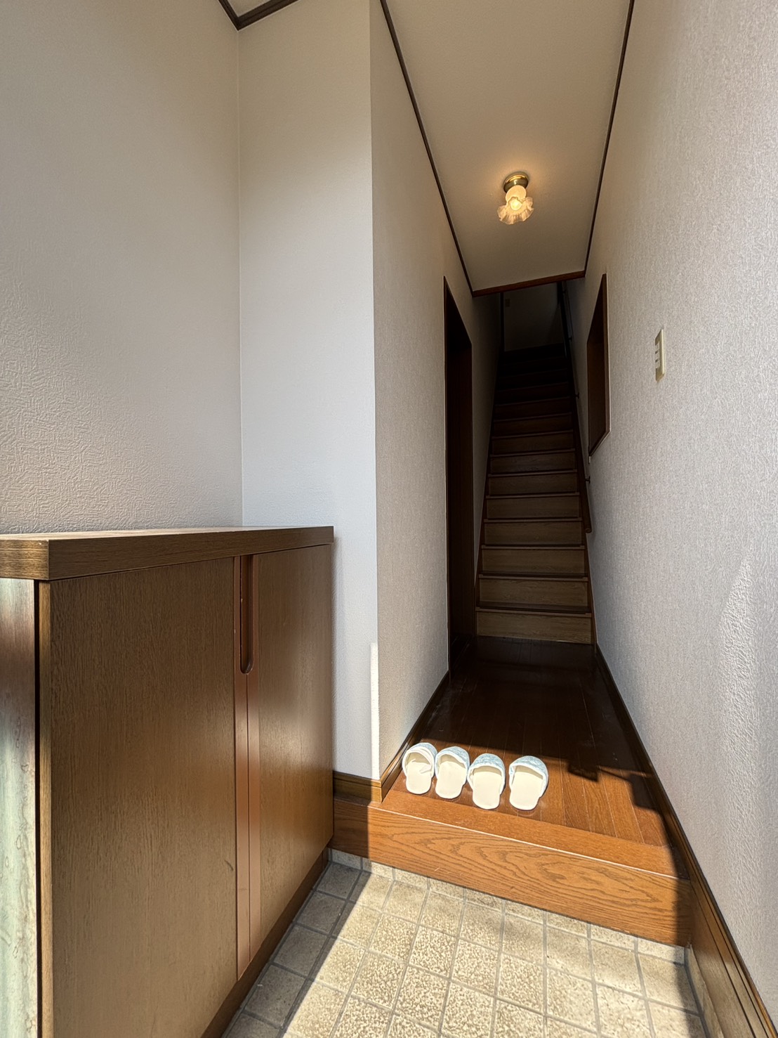 塩屋町6丁目戸建の玄関写真