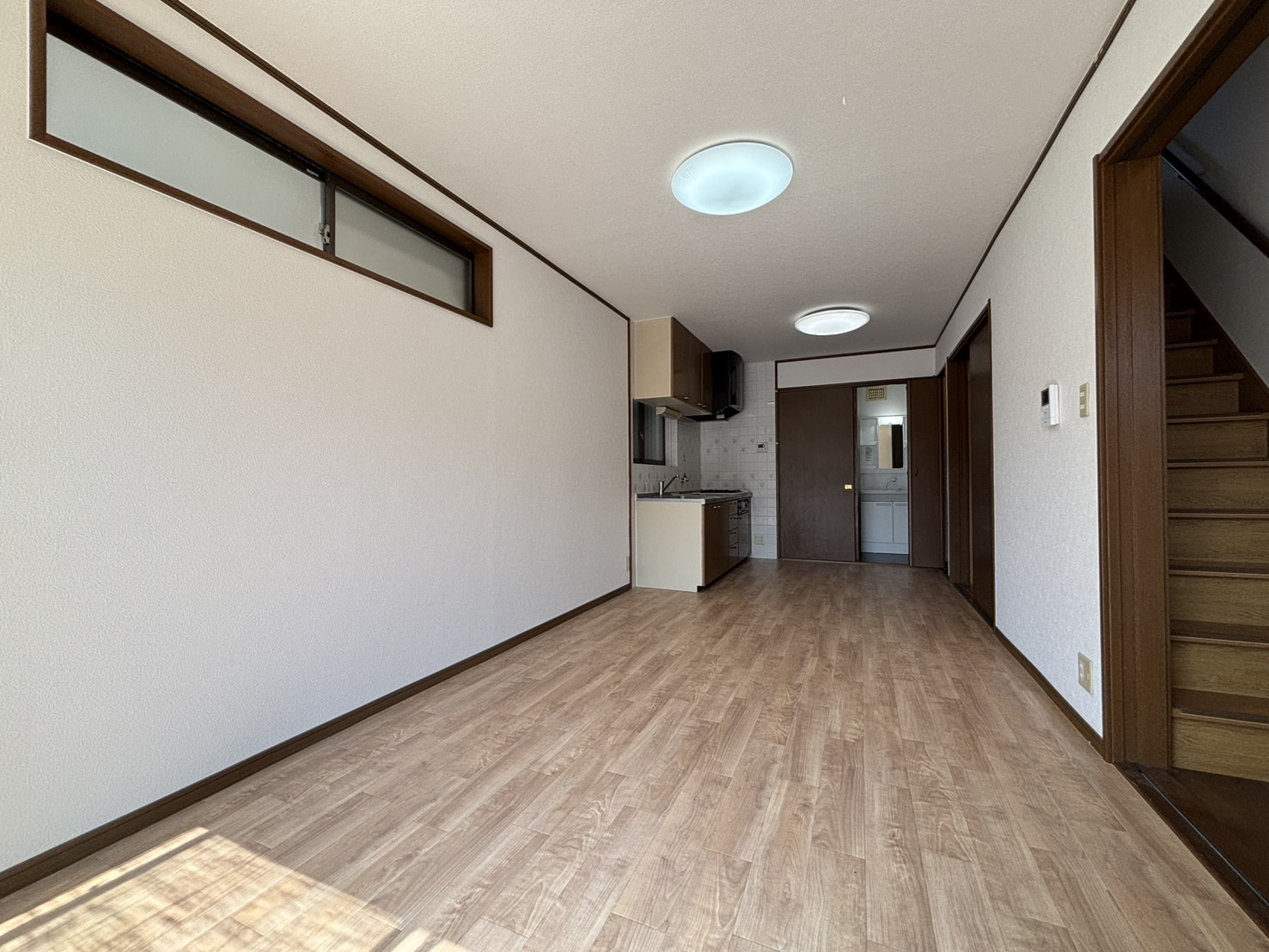 塩屋町6丁目戸建の居間写真