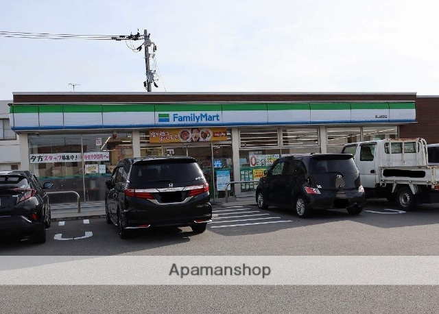 コンビニ　ファミリーマート（コンビニ）まで545m