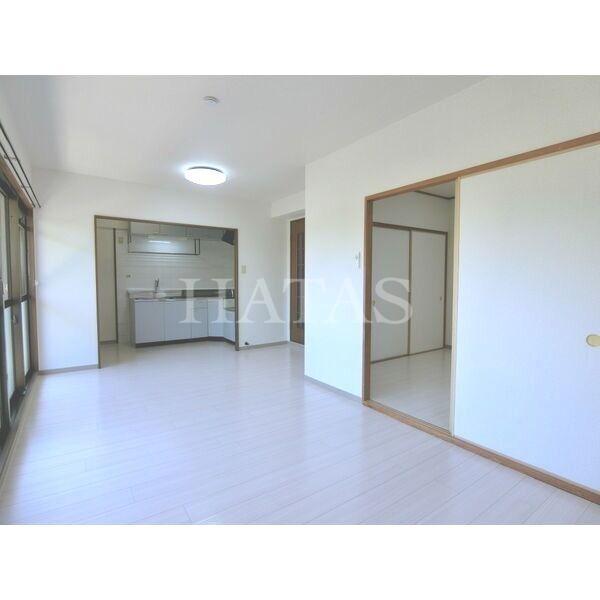 居室・リビング　同物件別部屋です。